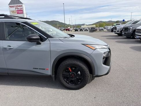 Used 2025 Nissan Rogue SV AWD/4WD image 4