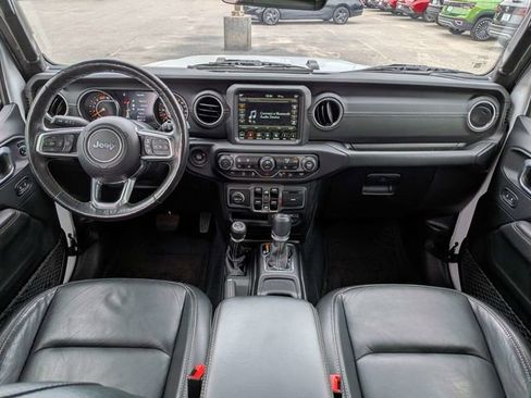 Used 2019 Jeep Wrangler Unlimited Sahara AWD/4WD image 15