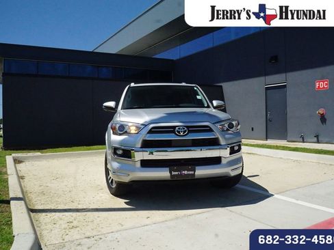 Used 2024 Toyota 4Runner Limited AWD/4WD image 2