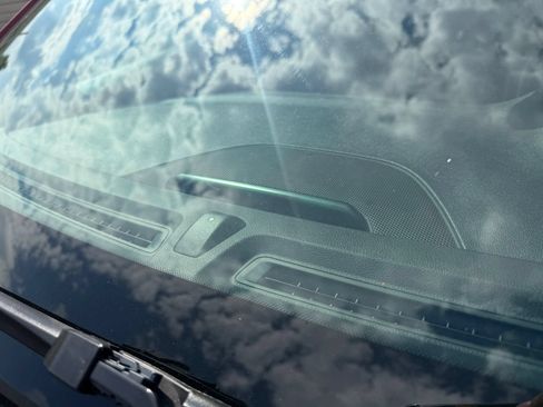 Used 2020 Kia Niro EX w/ Cold Weather Package FWD image 11
