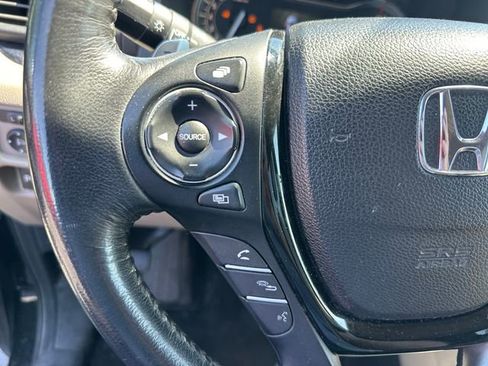 Used 2016 Honda Pilot Touring image 18