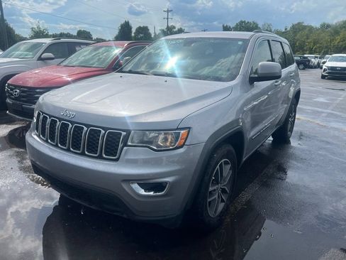Used 2018 Jeep Grand Cherokee Laredo RWD image 3