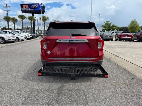 Used 2021 Ford Explorer King Ranch w/ Premium Technology Package RWD image 4
