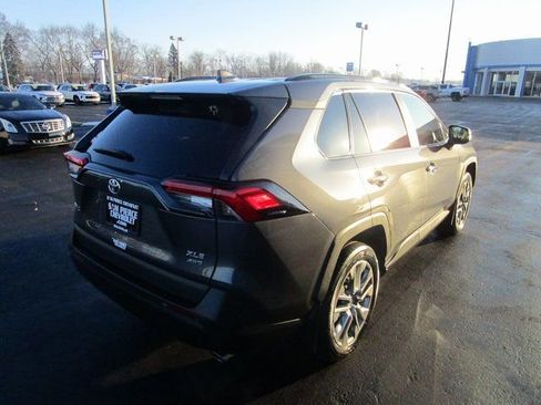 Used 2023 Toyota RAV4 XLE Premium image 5