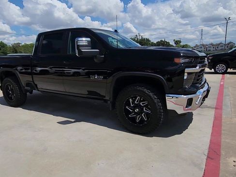 Used 2024 Chevrolet Silverado 2500 LT w/ Texas Edition AWD/4WD image 2