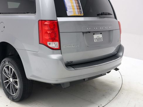 Used 2016 Dodge Grand Caravan SXT FWD image 11