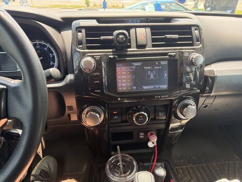 Used 2018 Toyota 4Runner TRD Off-Road Premium AWD/4WD image 10