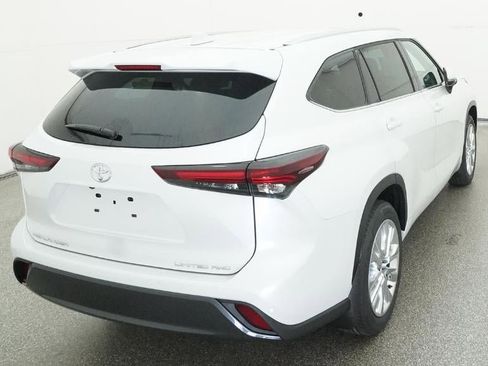New 2026 Toyota Highlander Limited AWD/4WD image 8