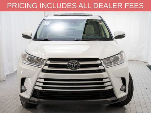 Used 2019 Toyota Highlander XLE FWD image 2