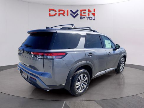 New 2026 Nissan Pathfinder SL image 5