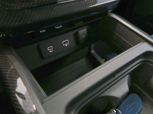 Used 2024 Land Rover Defender 110 X-Dynamic SE image 21