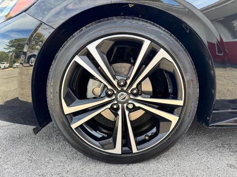 Used 2022 Nissan Sentra SR w/ SR Premium Package image 6