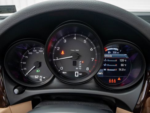 Certified 2025 Porsche Macan image 18