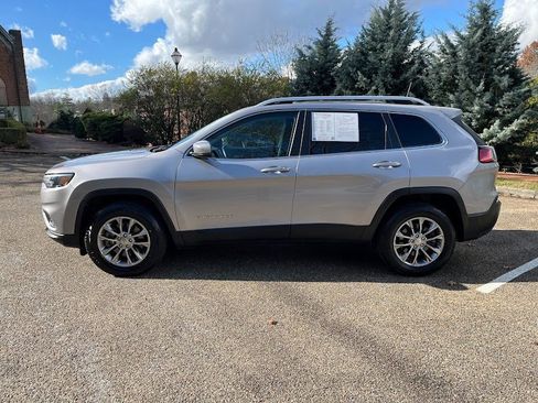 Used 2019 Jeep Cherokee Latitude Plus w/ Comfort/Convenience Group image 25