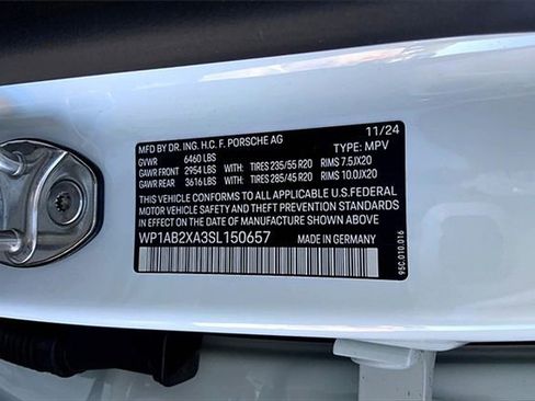 Certified 2025 Porsche Macan 4S Electric AWD/4WD image 40