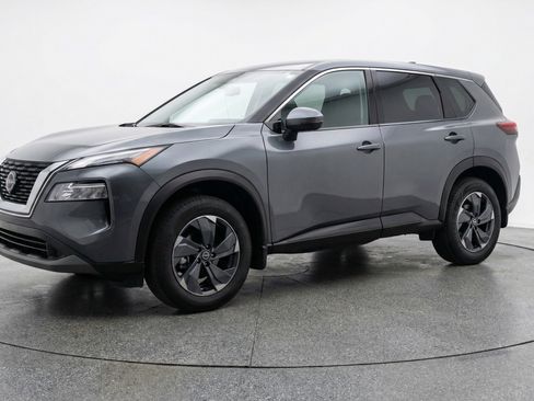 Used 2025 Nissan Rogue SV FWD image 3