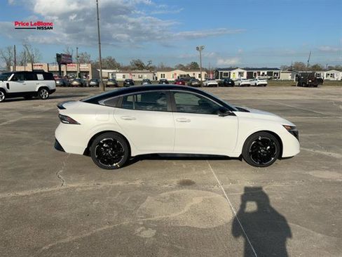 New 2026 Nissan Sentra SR w/ SR Premium Package FWD image 6