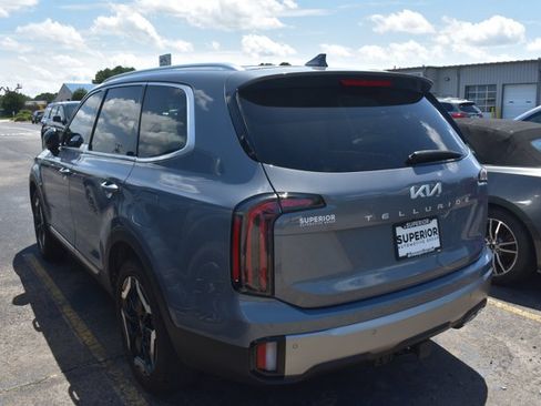 Used 2025 Kia Telluride EX w/ EX Captain's Chair Package FWD image 6