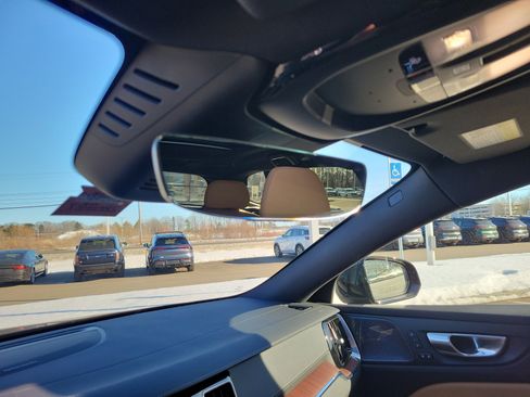 Used 2024 Volvo V60 B5 Cross Country Ultimate image 27