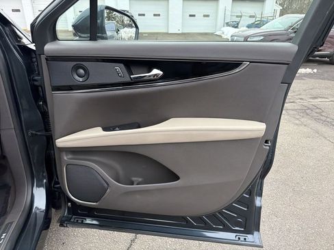 Certified 2022 Lincoln Nautilus Reserve w/ Equipment Group 201A image 14