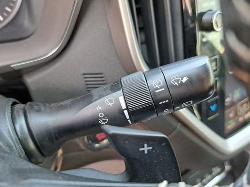 Used 2025 Subaru Ascent Premium image 11