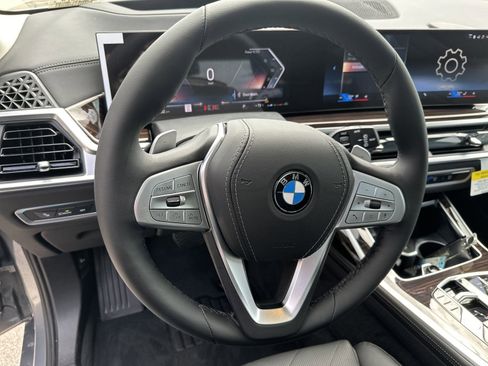 Certified 2025 BMW X7 xDrive40i w/ Premium Package image 19