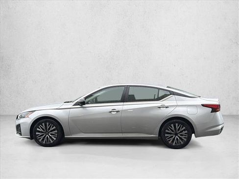 Used 2024 Nissan Altima 2.5 SV FWD image 8