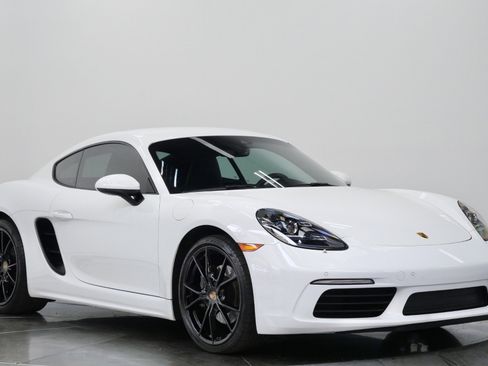 Used 2021 Porsche 718 Cayman RWD image 3
