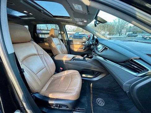 Used 2019 Buick Enclave Essence w/ LPO, Luxury Package image 19