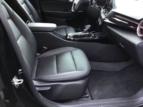 Used 2025 Chevrolet Trax RS w/ Sunroof Package FWD image 7