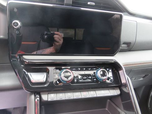 New 2026 GMC Sierra 2500 AT4 w/ LPO, Black Badging Package AWD/4WD image 17