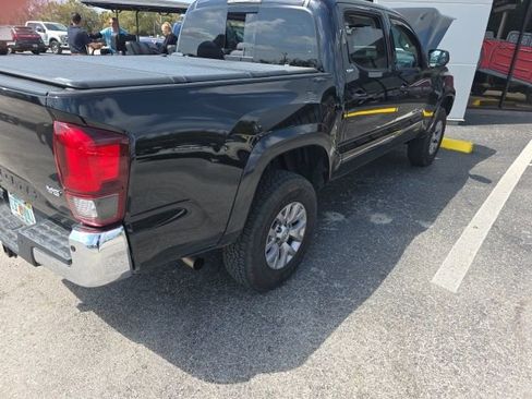 Used 2018 Toyota Tacoma SR5 image 9