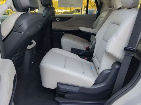 New 2025 Lincoln Navigator Reserve image 22