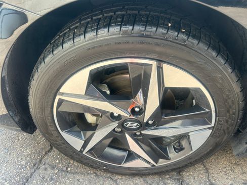 Used 2023 Hyundai Elantra Limited FWD image 12