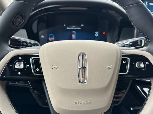New 2025 Lincoln Corsair AWD w/ Equipment Group 101A image 25