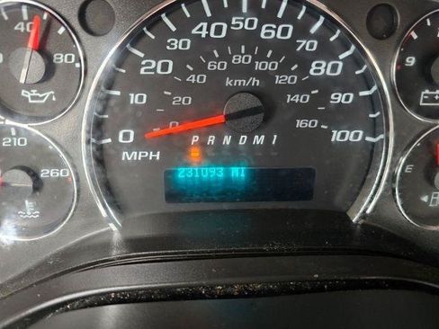 Used 2018 Chevrolet Express 2500 w/ Driver Convenience Package RWD image 12