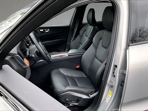 Certified 2024 Volvo XC60 B5 Plus w/ Climate Package AWD/4WD image 21