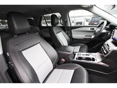 Certified 2023 Ford Explorer XLT w/ Equipment Group 202A RWD image 29