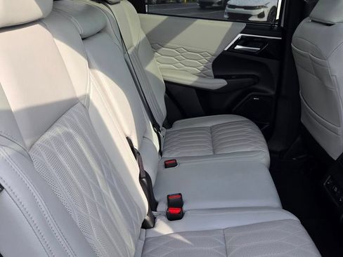 Used 2025 Mitsubishi Outlander SEL FWD image 50