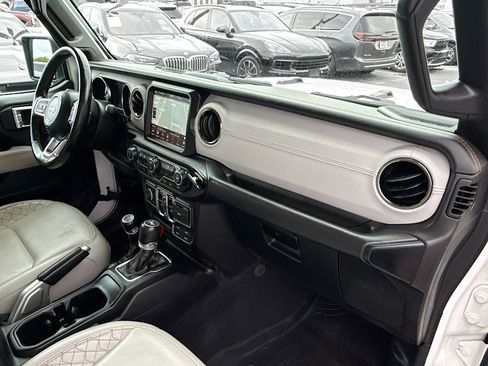 Used 2021 Jeep Wrangler Unlimited Sahara image 33