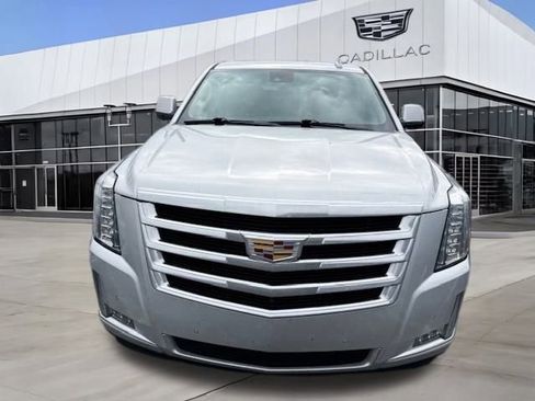 Used 2020 Cadillac Escalade Luxury image 4