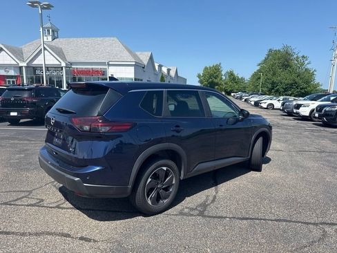 Used 2025 Nissan Rogue SV AWD/4WD image 3