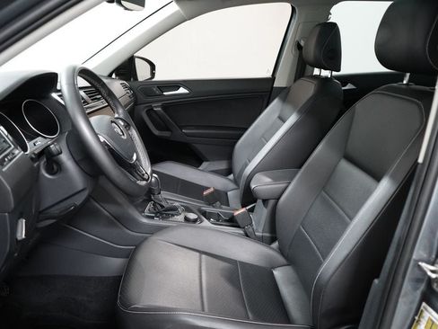 Used 2021 Volkswagen Tiguan SE w/ Panoramic Sunroof Package AWD/4WD image 14