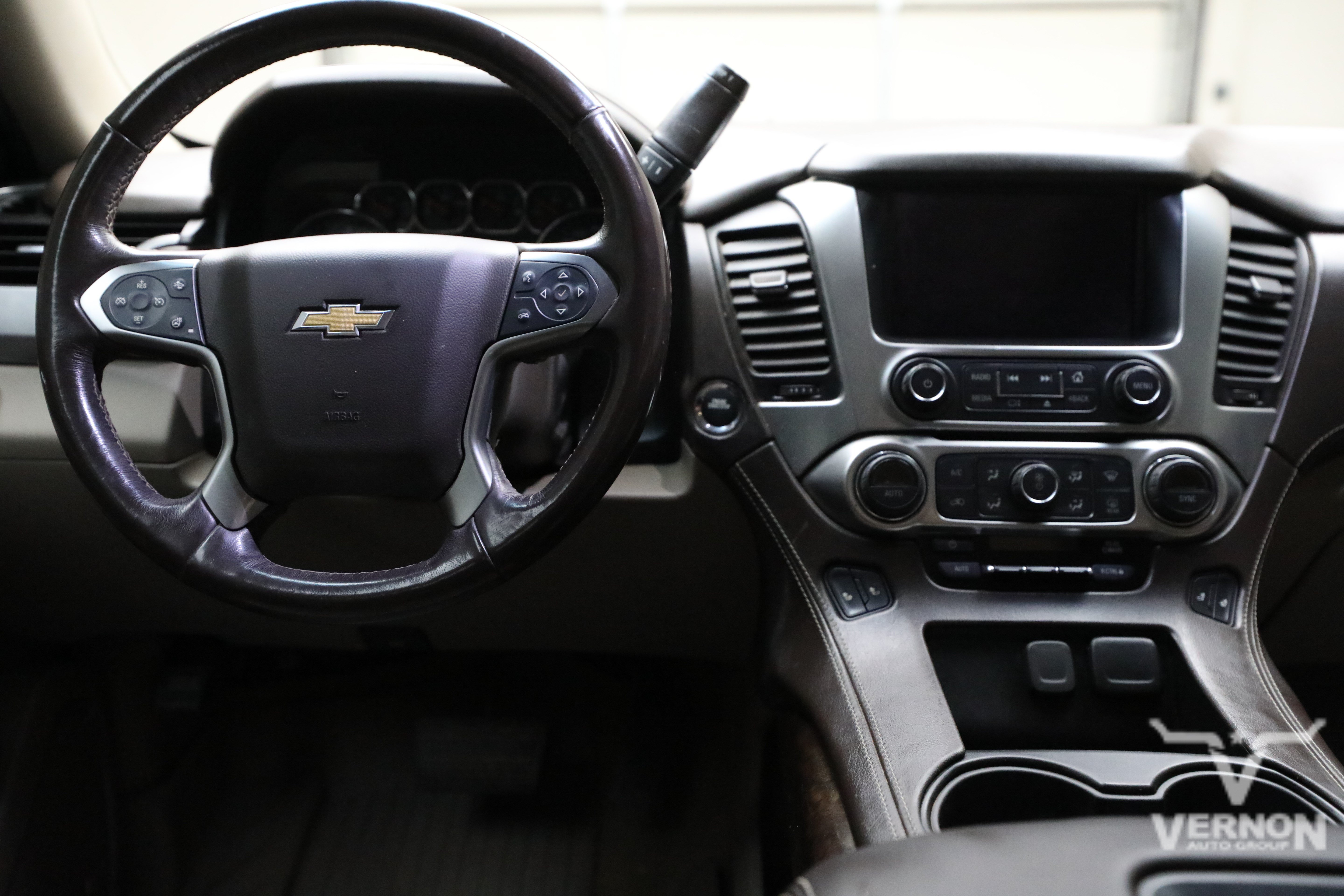 Used 2018 Chevrolet Suburban LT w/ Luxury Package RWD image 19