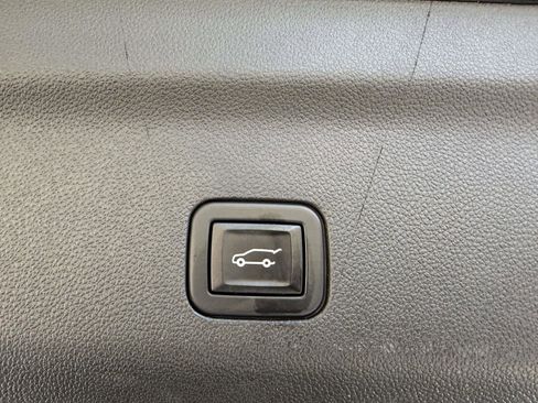 Certified 2021 Chevrolet Tahoe Z71 w/ Z71 Off-Road Package AWD/4WD image 9