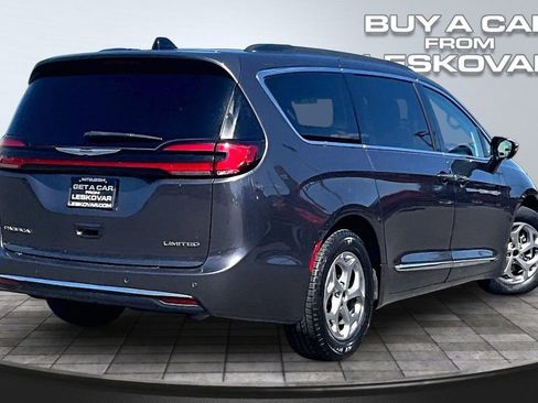 Used 2023 Chrysler Pacifica Limited FWD image 13