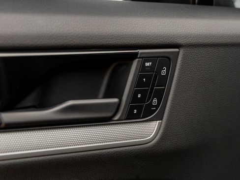 Certified 2024 Porsche Cayenne AWD/4WD image 21