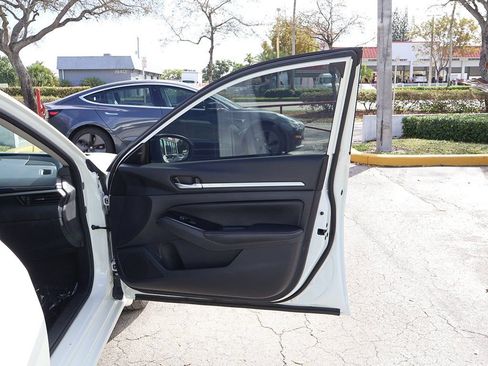 Used 2024 Nissan Altima 2.5 SR w/ SR Premium Package FWD image 22