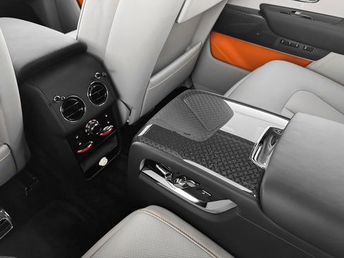 New 2026 Rolls-Royce Cullinan Black Badge image 32