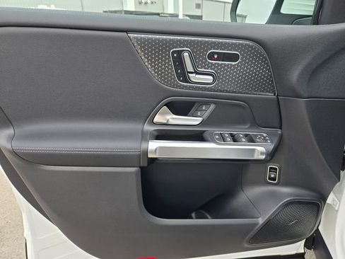 Used 2024 Mercedes-Benz EQB 300 4MATIC image 18